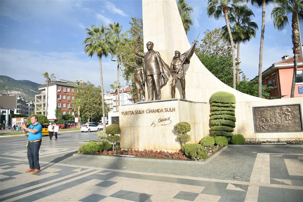 Mustafa Kemal Atatürk Anıtı